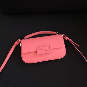 Fendi Baguette Phone Pouch In Calf Leather Pink